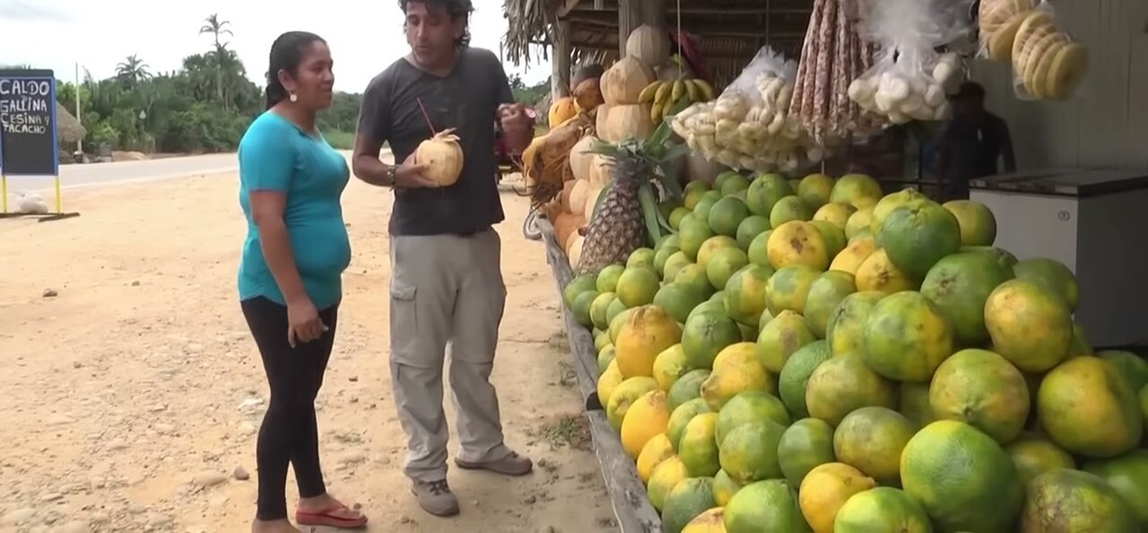 Puestos de fruta en la carretera a Aguaytía