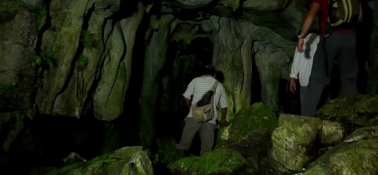 Dentro de la cueva Misteriosa