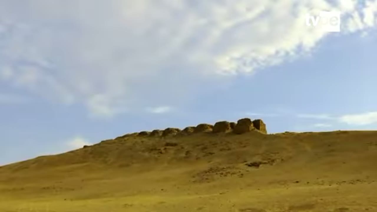 Las trece torres de Chanquillo en su loma