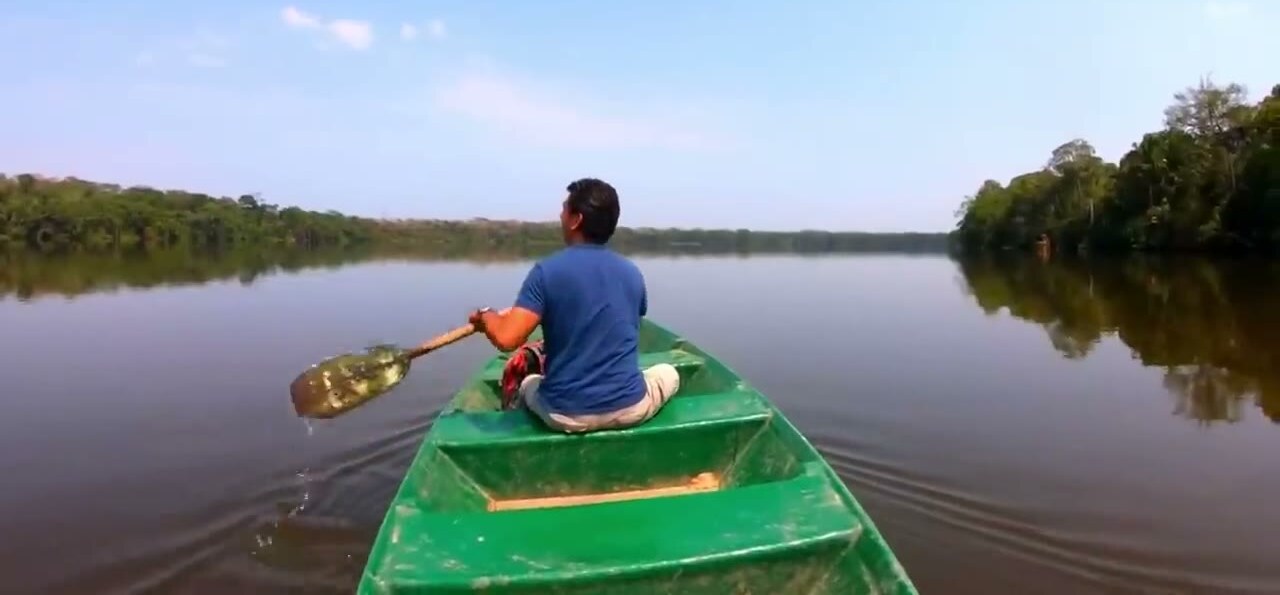 Remando por el lago Sandoval