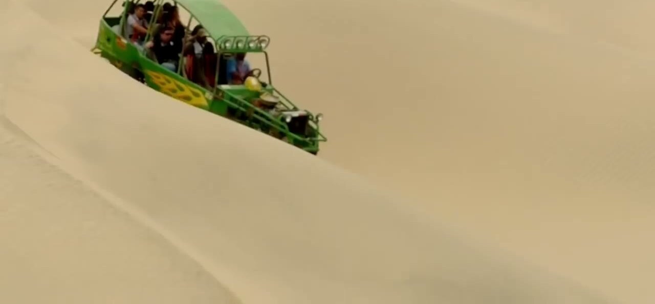 Carros tubulares en las dunas de Huacachina