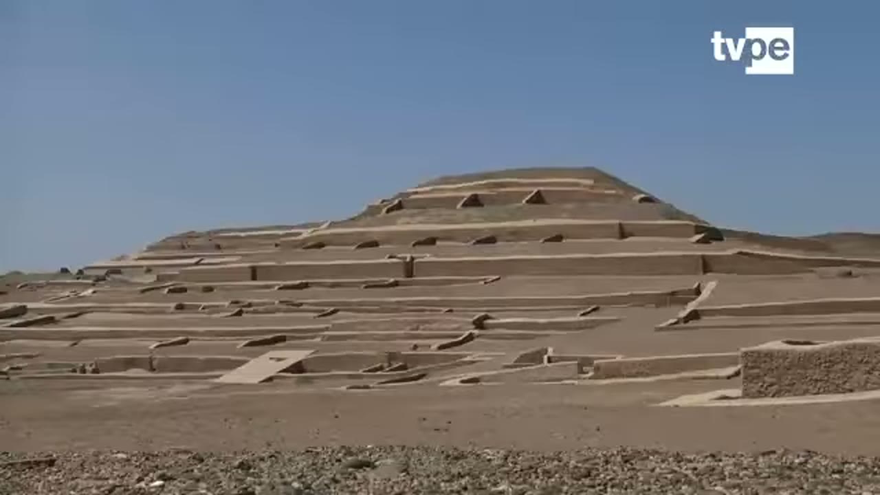 La Gran Pirámide de Cahuachi en el desierto